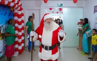 Papai Noel chega ao Pronto-Socorro de Várzea Grande