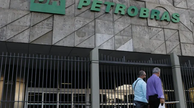 Petrobras bate recorde na produção de barris de petróleo e gás