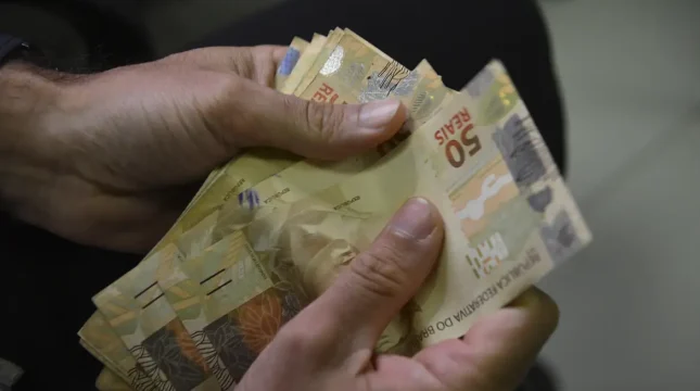 Poupança tem retirada líquida de R$ 476,4 milhões em abril