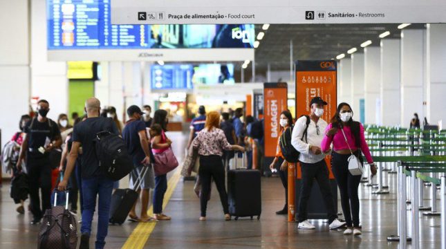 Preço tarifa aérea cai 11% em três anos; viagens aumentam 24%