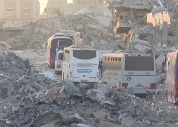 Primeiros ônibus com prisioneiros palestinos chegam em Gaza