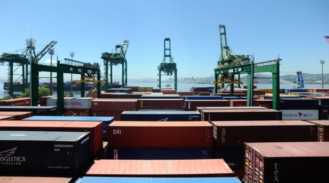 Projeção de superávit comercial é elevada para US$ 90 bilhões