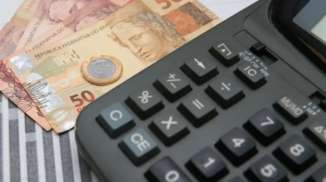 Governo bloqueia R$ 22,1 bi do Orçamento de 2026