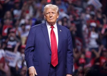 Trump promete tarifa de 10% para quem se alinhar às políticas