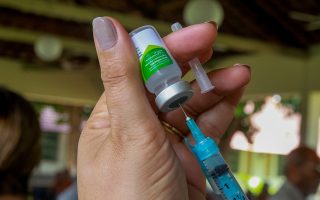 Vacina contra herpes-zóster reduz risco de ataque cardíaco e AVC,