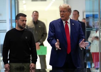 Zelensky anuncia reunião com Trump para negociações de paz